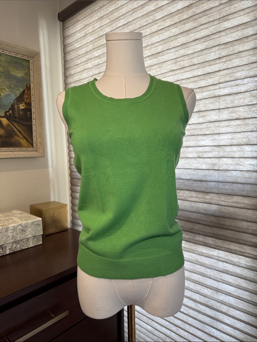 Woman's Charter Club Lime Green Sleeveless Knit Sweater. Size Small